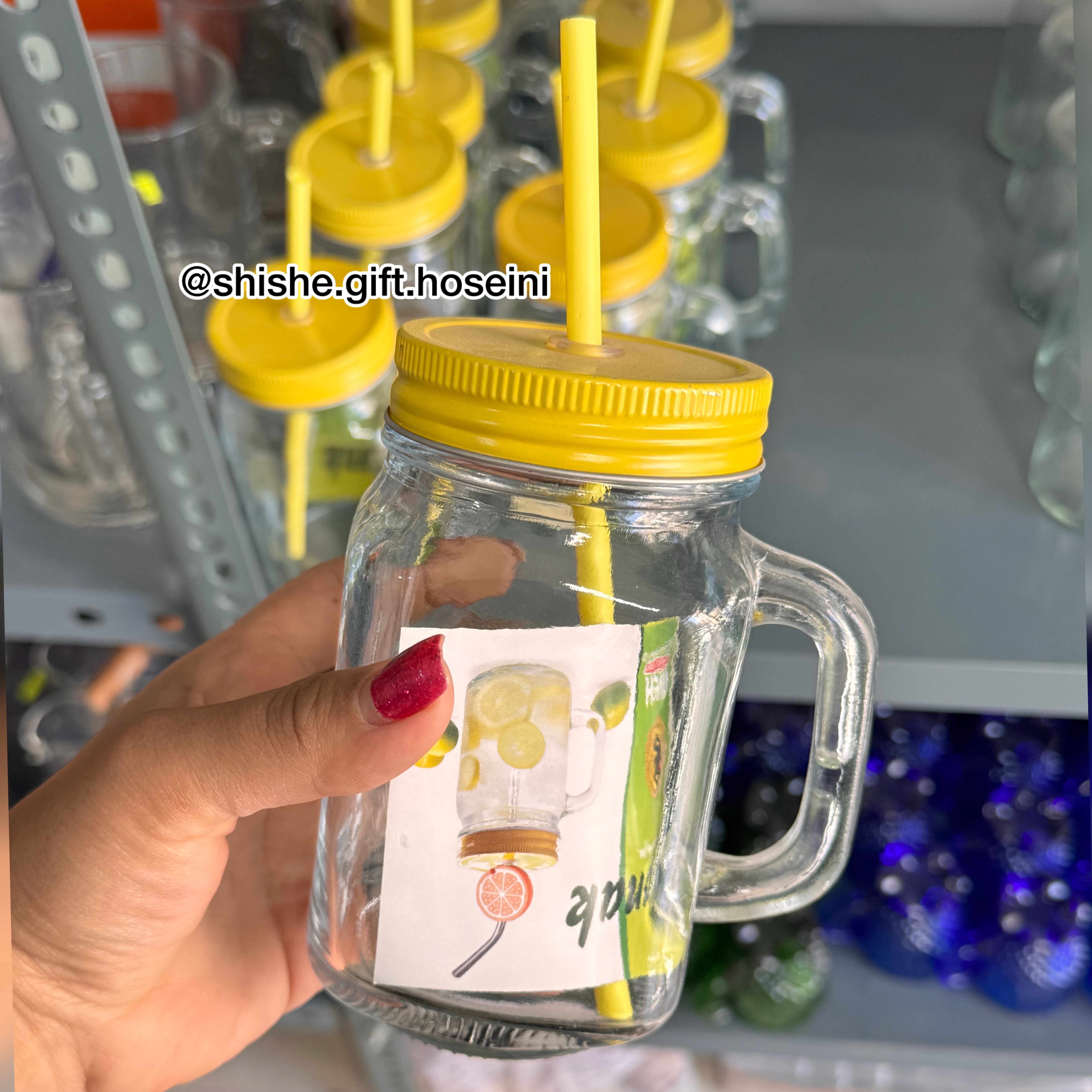 لیوان اسموتی نی دار