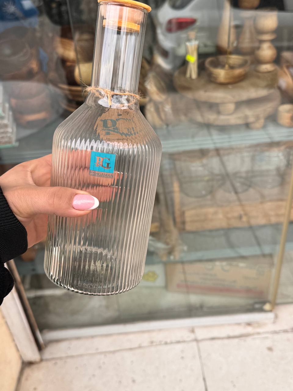 بطری آب خوری در چوبی