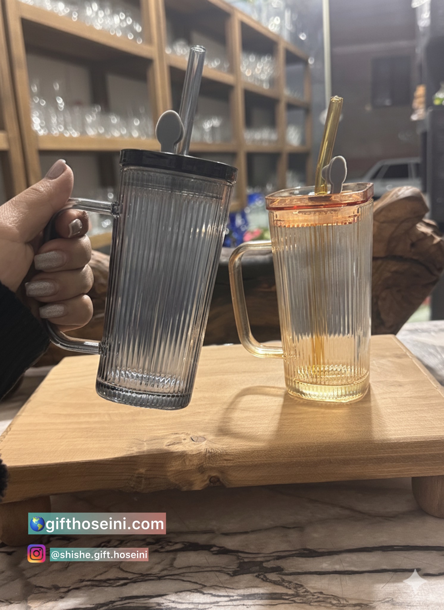 ماگ شیشه ای درب دار و نی دار شیاردار